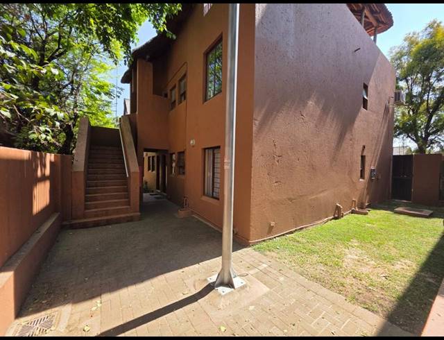 2 BEDROOM APARTMENT FOR SALE IN SUNNINGHILL